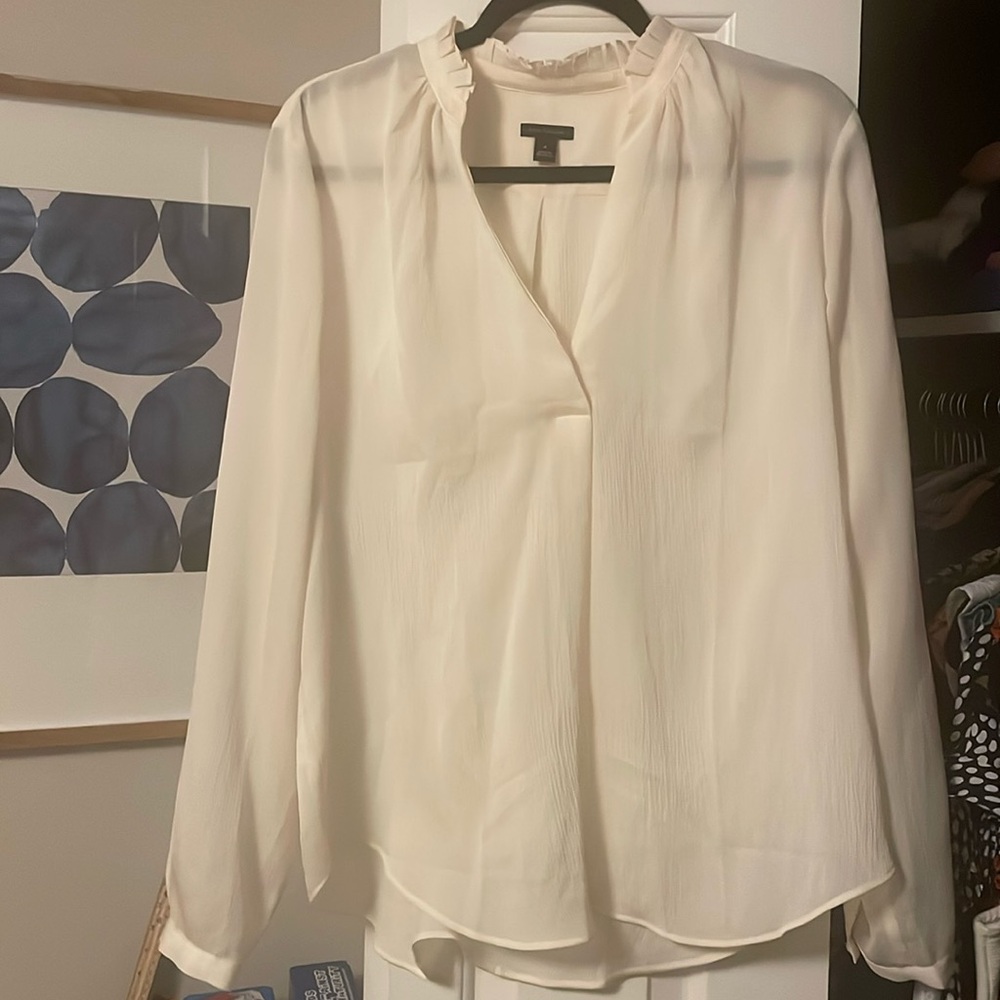 Beautiful ivory Ann Taylor Blouse Size Medium